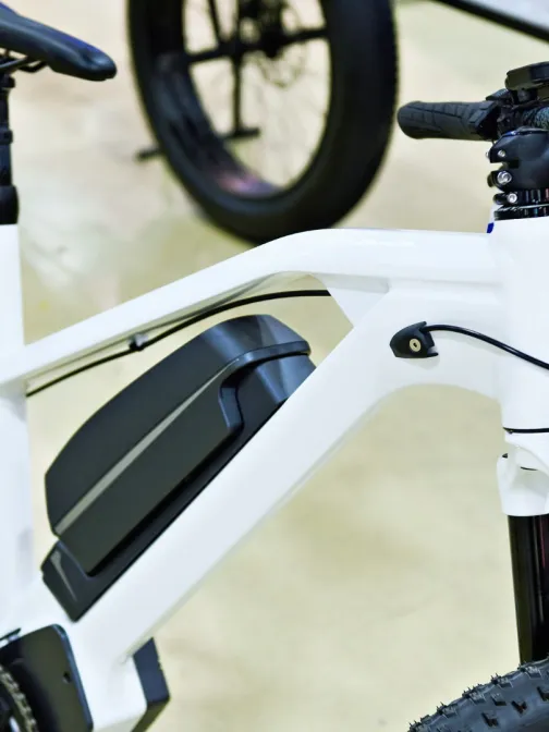 valkoinen py&ouml;r&auml;